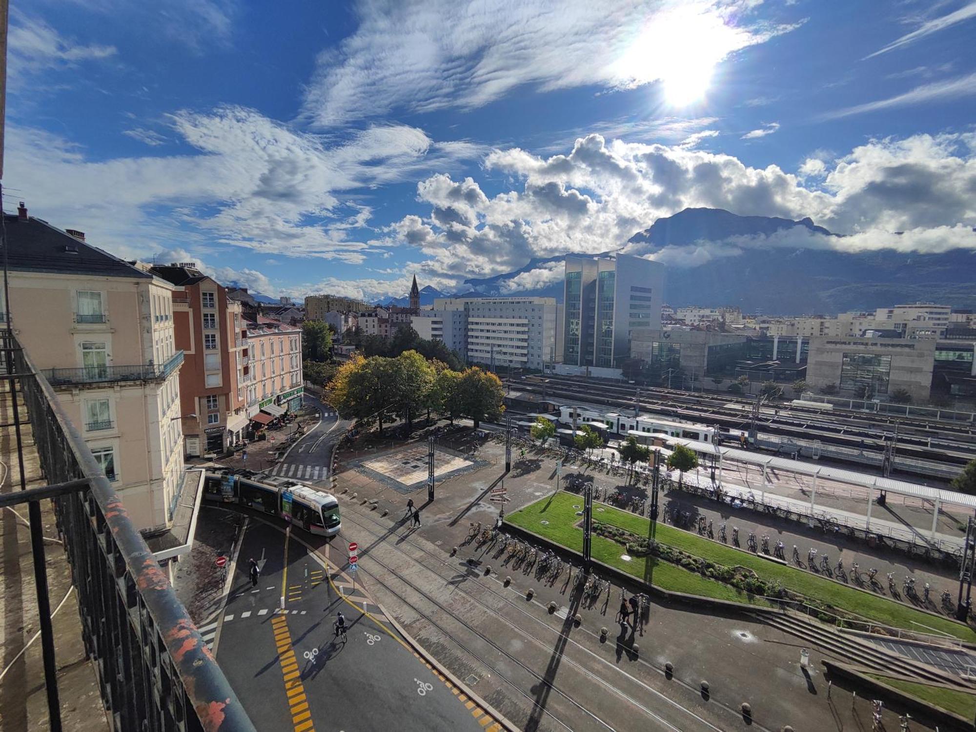 Hotel Campanile Grenoble Centre Gare Esterno foto